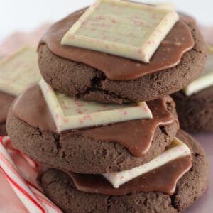 Chocolate peppermint cookies on a pink cake plate.