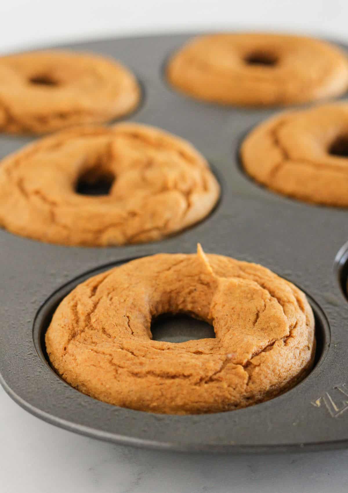 Baked pumpkin spice donuts.