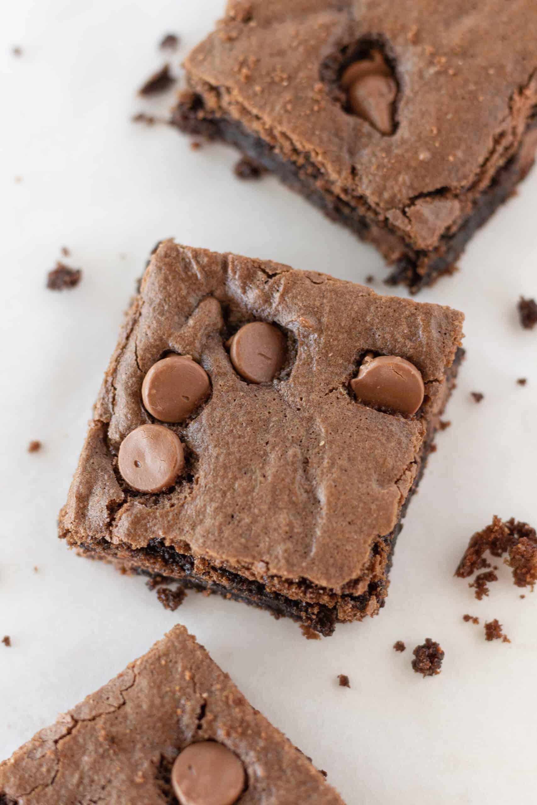  Easy Cake Mix Brownies Recept presenterat av top US dessert blogger, praktiskt taget Hemlagad