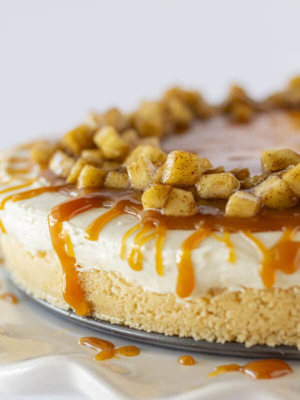 A whole caramel apple cheesecake that is no bake.