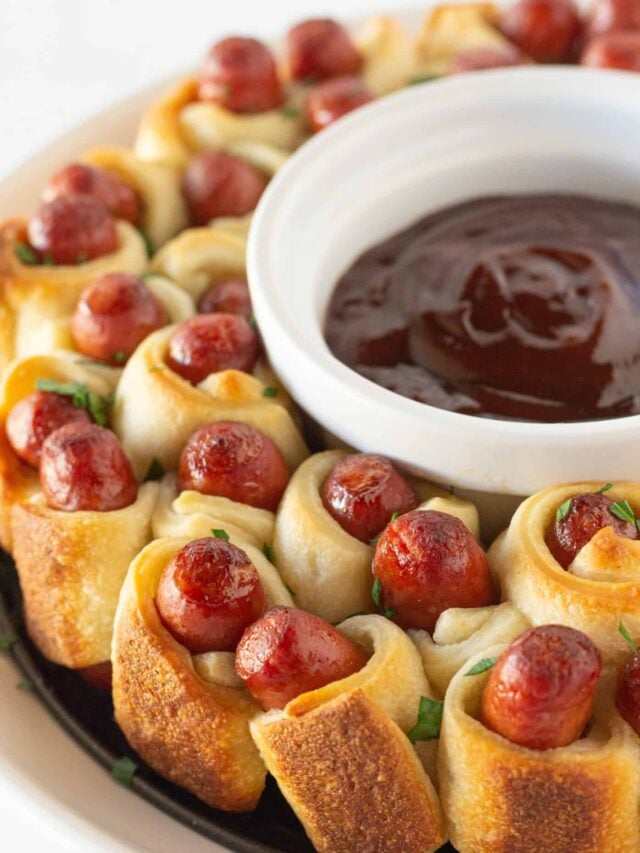 Pigs in a Blanket Pull Apart Wreath