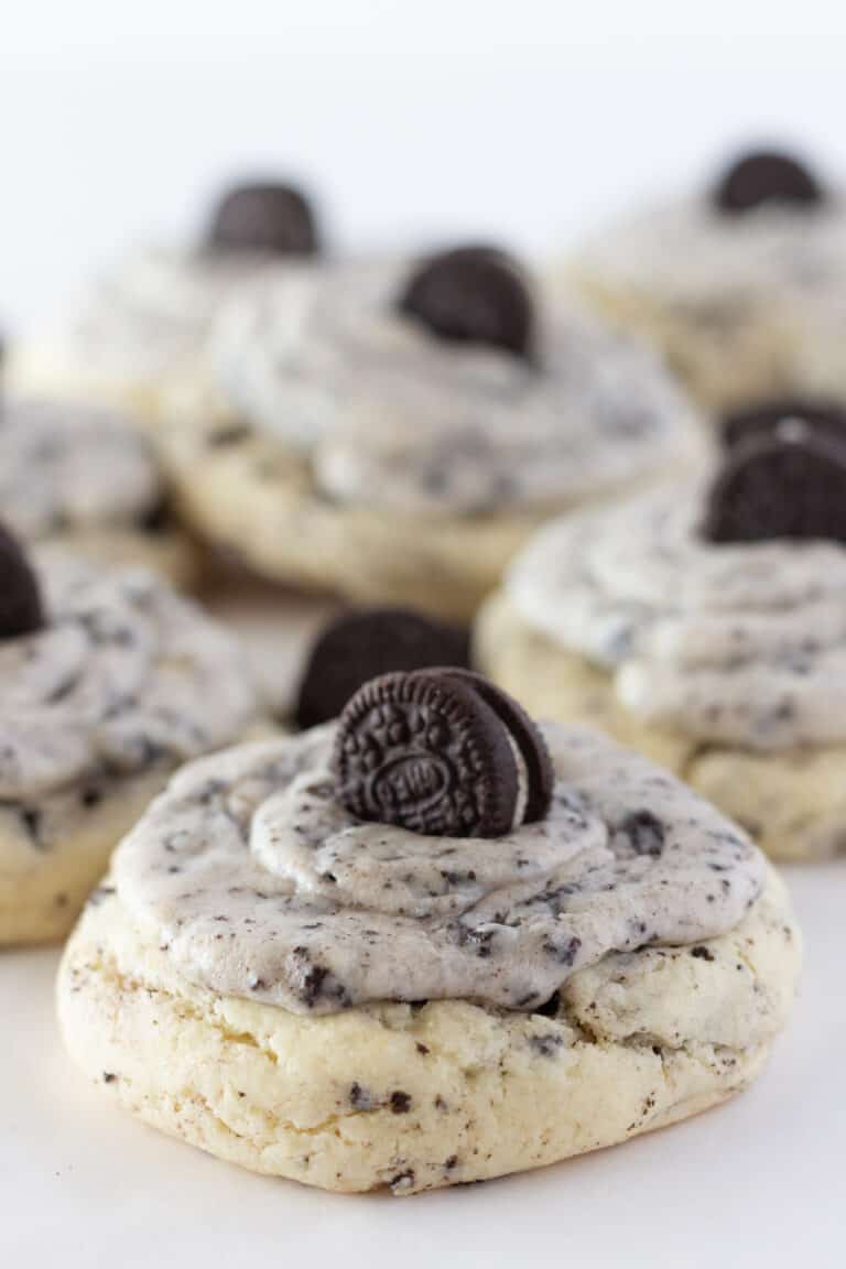 Copycat Cookies: Crumbl’s Cookies and Cream Cookies Recipe