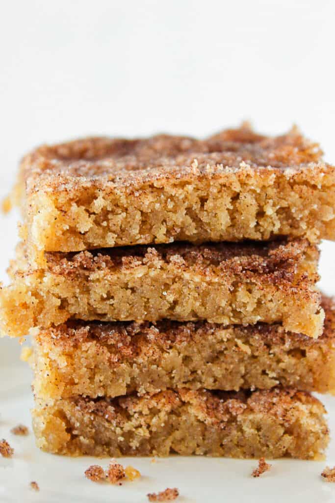 Easy Cinco de Mayo Desserts featured by top dessert blogger, Practically Homemade: churro bars