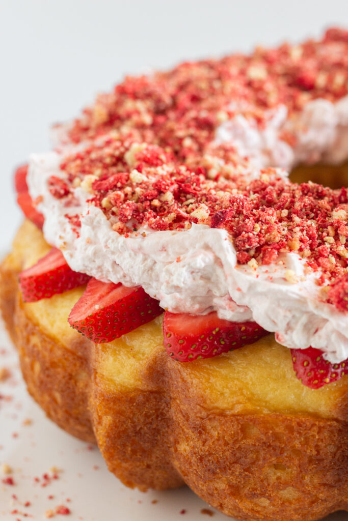 A finished strawberry shortcake crunch cake.