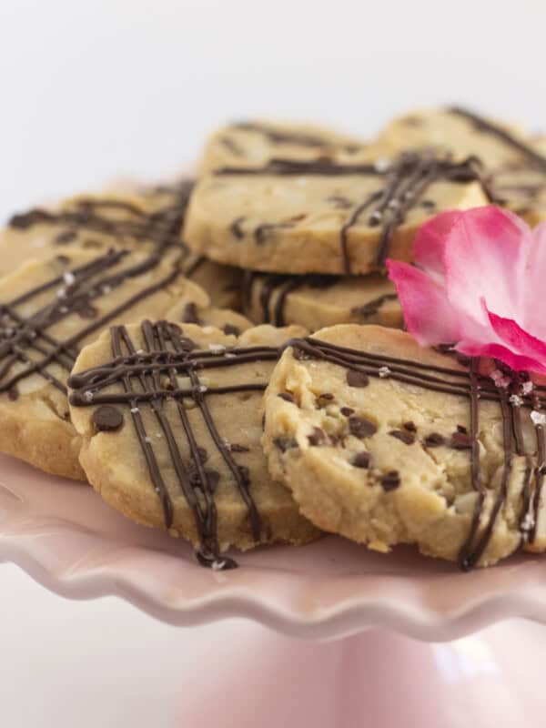 Hawaiian Shortbread Cookies on a pink cake plate.