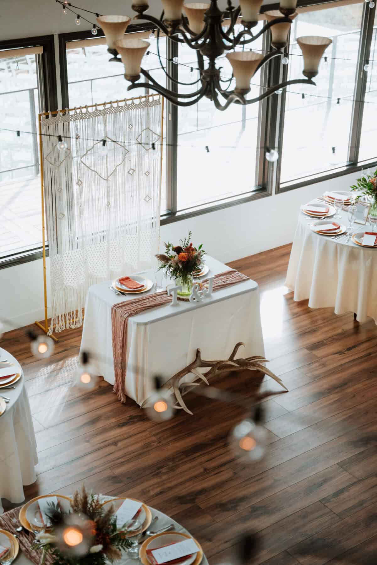 The sweetheart table.