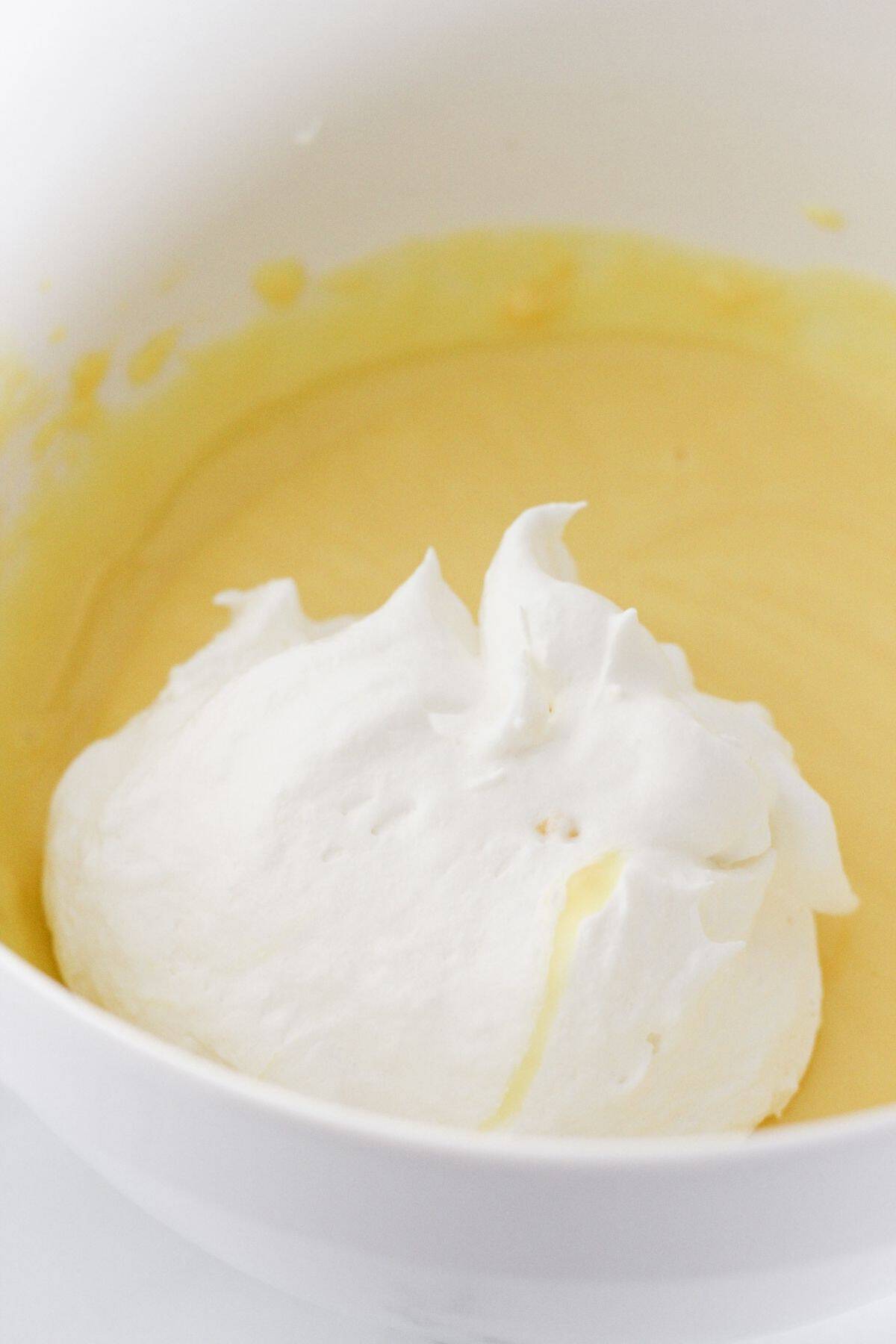 Making banana pudding frosting.